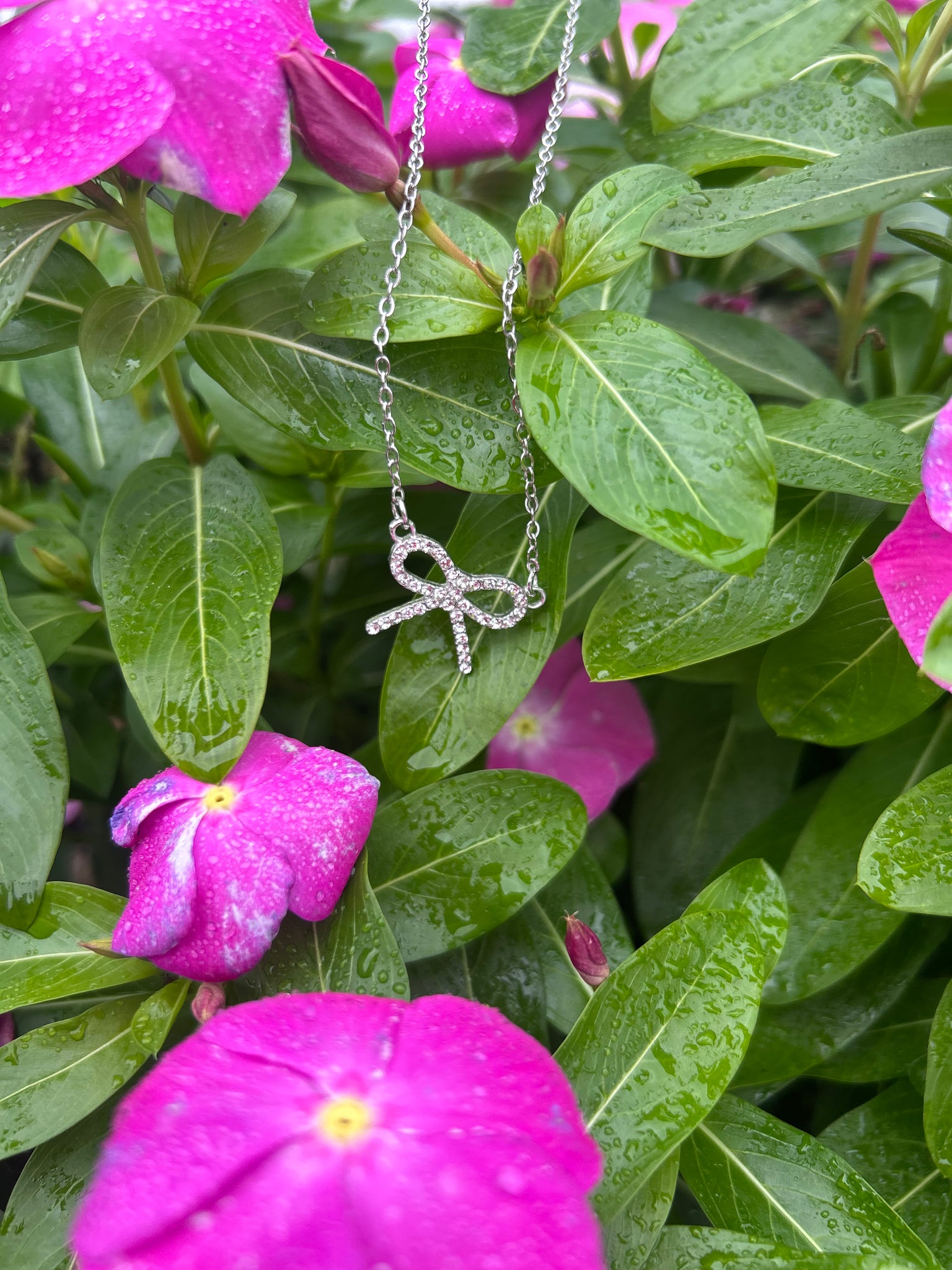 Bow Necklace